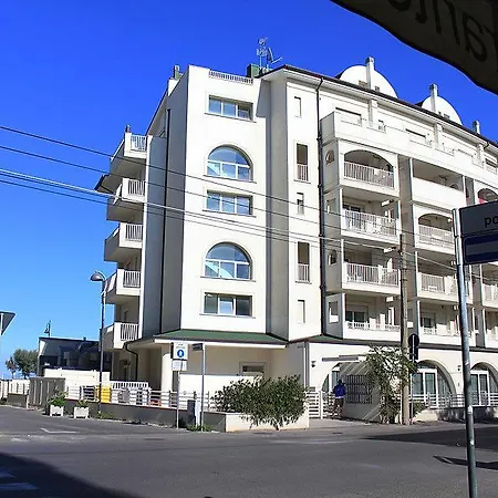 Hotel apartamentowy A-more